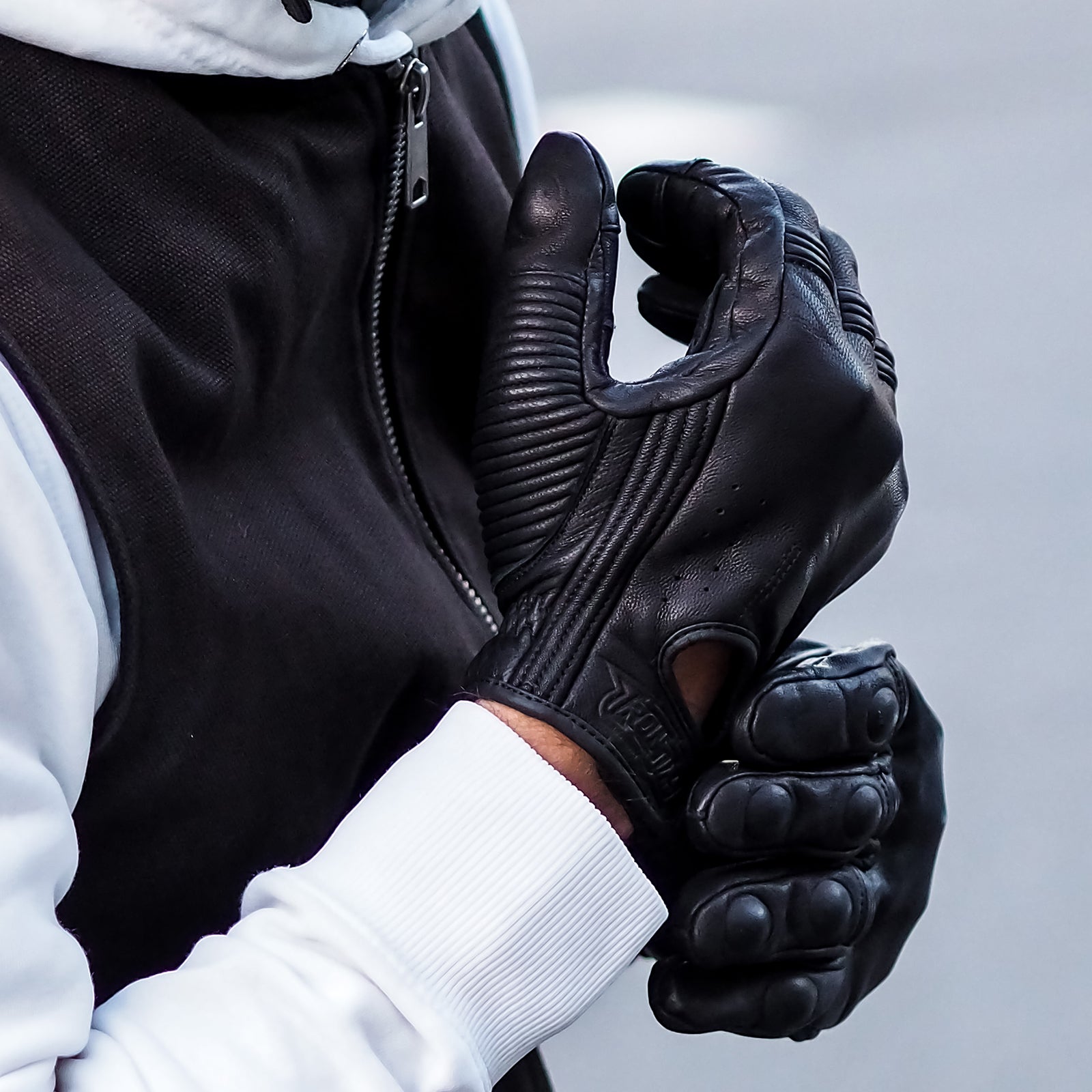 IRONJIAS Spring and Antumn Retro Urban Black Breathable Leather Gloves