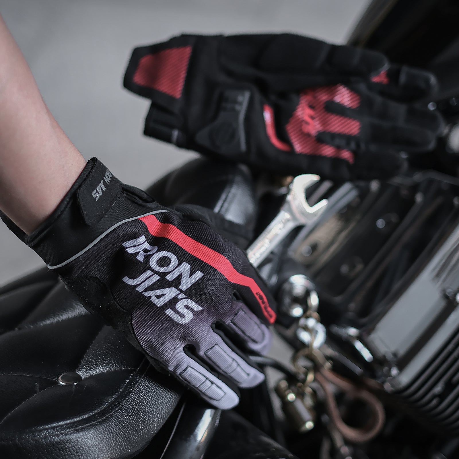 IRONJIAS Summer Mesh Motorcycle Breathable Protective Gloves