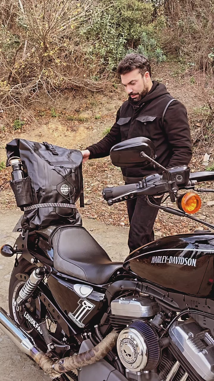 Sac Moto Étanche Noir 25L - Résistant et Élégant