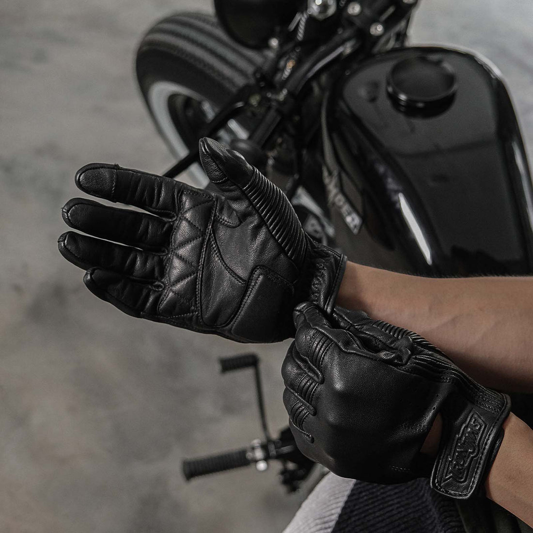 IRON JIA'S Gants Chauffants Moto Hiver Hommes Nanotubes de Carbone, 3  Secondes de Chauffage Rapide, Chargeur de Batterie Rechargeable, écran  Tactile étanche Cyclisme Ski : : Auto et Moto